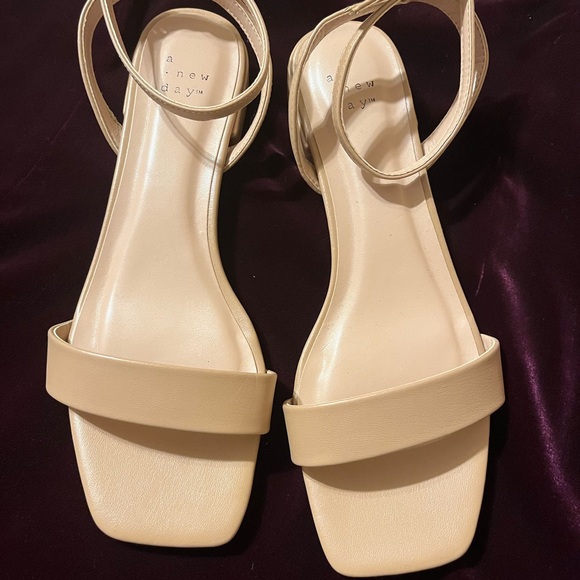 A New Day Cream Sandals with Minimalist Design - Picture 1 of 3